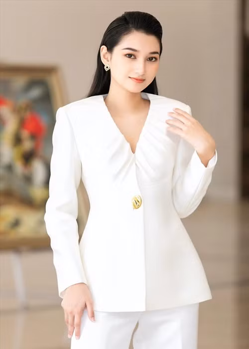 Phương Linh được đánh giá sở hữu vẻ đẹp ngọt ngào, phúc hậu, rất giống với Hoa hậu Việt Nam 2004 Nguyễn Thị Huyền. Ảnh: Lao động