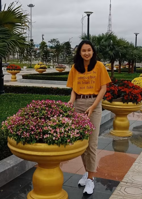 Phương Linh ăn mặc giản dị cách đây 2 năm. Ảnh: FBNV