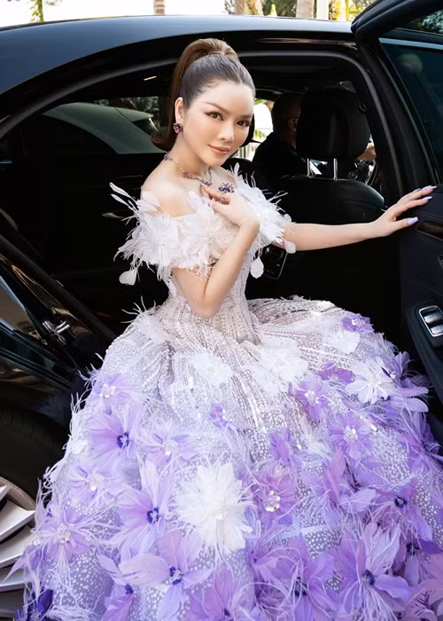 Cannes 2022 ngay 3: Ly Nha Ky mac long lay, dan sao Hollywood ho bao