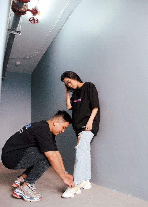 Trong 2 năm xa nhau, Liêu Hà Trinh- Anh Khoa thường xuyên gọi điện thoại, facetime mỗi ngày.