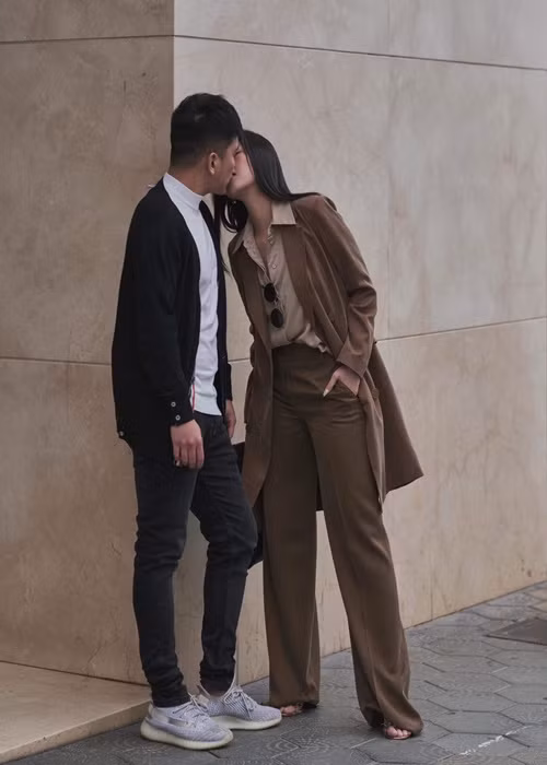 Liêu Hà Trinh cho biết cả gia đình của Anh Khoa từ lâu đã xem cô là con dâu. Cô gọi mẹ của Anh Khoa là mẹ chồng.