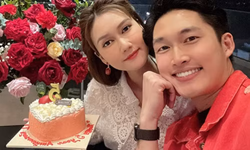 Huong Giang chia tay Dinh Tu “Thuong ngay nang ve”