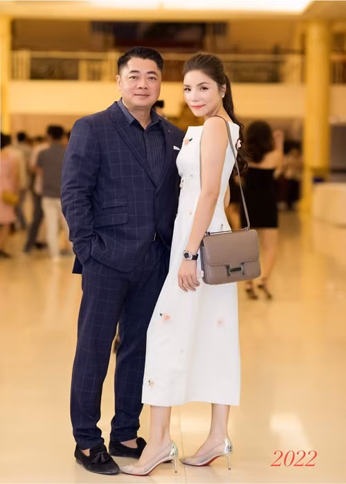 Doanh nhân Đỗ Hoàng Dương tiết lộ, lần đầu gặp, anh không hề biết Ngô Mai Trang là ca sĩ mà chỉ thấy ấn tượng về cách cư xử, suy nghĩ và quan điểm của cô. Ảnh: FBNV