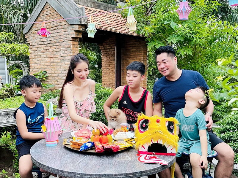 Năm 2008, nữ ca sĩ sinh con trai đầu lòng Đỗ Gia Phúc. Năm 2015 và 2017, Ngô Mai Trang có thêm 2 con trai. Ảnh: FBNV