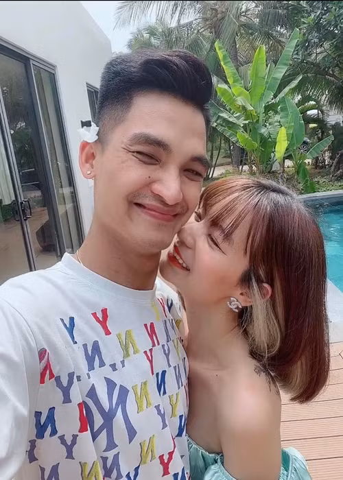 Mạc Văn Khoa và Thảo Vy đã ký kết hôn và có con gái trong năm 2020. Vì dịch bệnh, cặp đôi phải hoãn đám cưới.