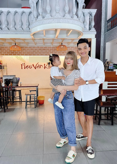 Ở tuổi 30, Mạc Văn Khoa đã có sự nghiệp ổn định, tình duyên viên mãn.