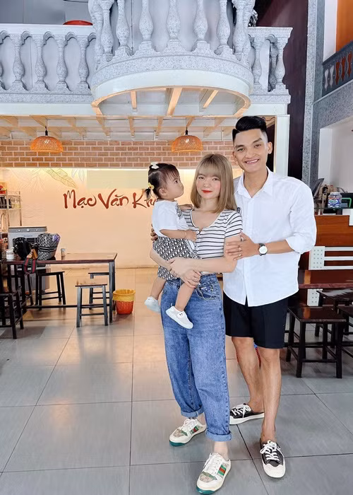 Ở tuổi 30, Mạc Văn Khoa đã có sự nghiệp ổn định, tình duyên viên mãn.