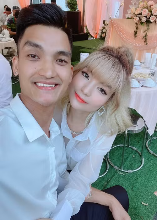 Sau đám cưới tại Hải Dương, Mạc Văn Khoa tổ chức tiệc cưới tại TP HCM vào đầu tháng 6.