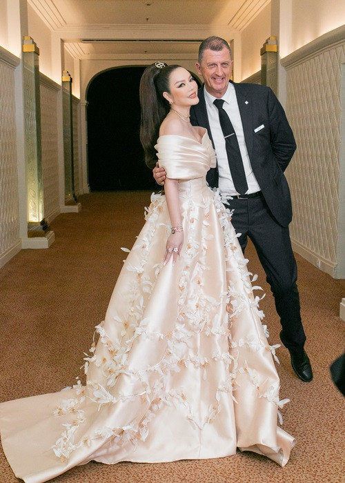 Đây là ngày thứ ba Lý Nhã Kỳ xuất hiện tại Cannes. Trước đó, cô vắng mặt do bận rộn quảng bá phim mới.