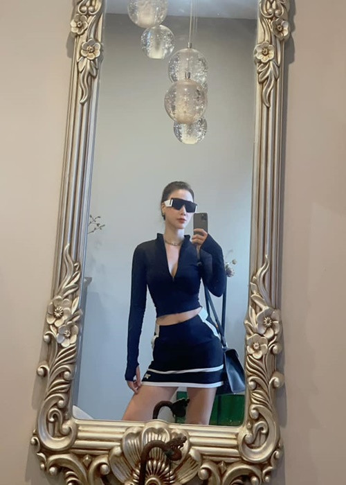 Minh Hà có gu thời trang đời thường thiên về sự gợi cảm.