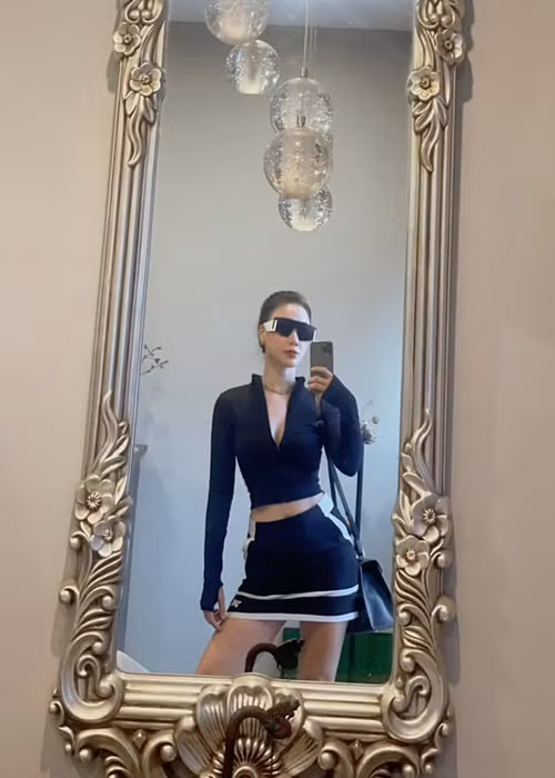 Minh Hà có gu thời trang đời thường thiên về sự gợi cảm.