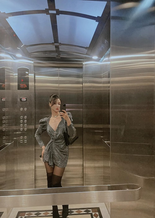 Vóc dáng đẹp hút mắt của Minh Hà ở tuổi 35.