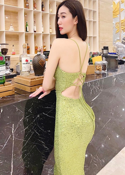 Trong showbiz Việt, Khánh My là một trong những mỹ nhân sở hữu vòng 3 một mét.