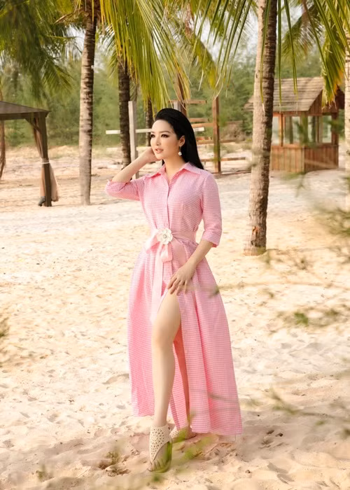 Bà mẹ một con khoe loạt ảnh đi biển.