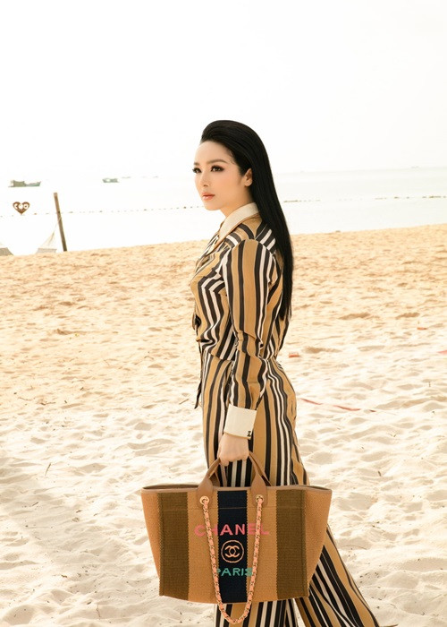 Cô thường để lại hashtag “năng lượng tích cực” khi viết status.