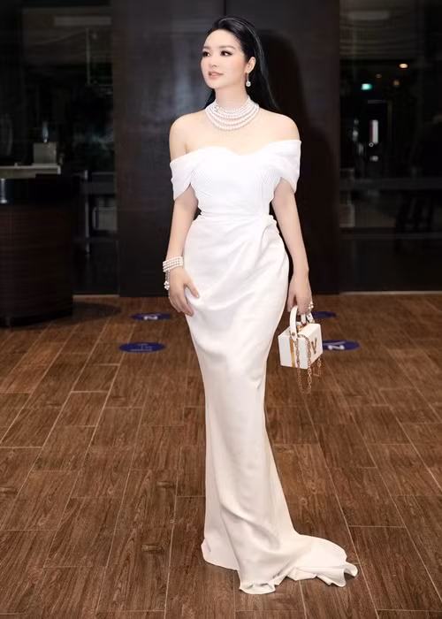 Giáng My có động thái khóa chức năng bình luận đối với người lạ trên trang cá nhân.