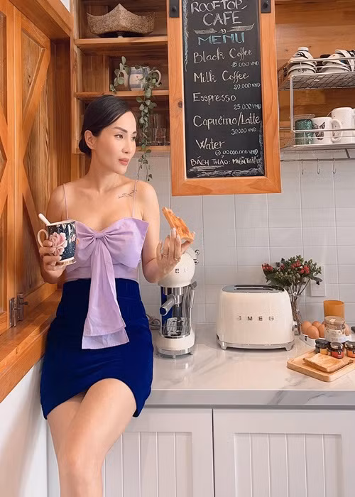 Thanh Thảo sở hữu gu thời trang sành điệu, nữ tính, gợi cảm.