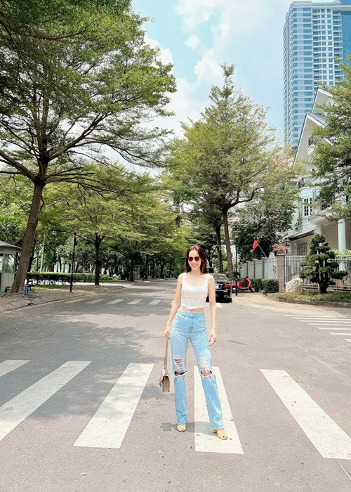 Thế nhưng, khi lập gia đình, Thanh Thảo lại tự tin cùng Hoàng Bách kinh doanh, làm vợ, làm mẹ.