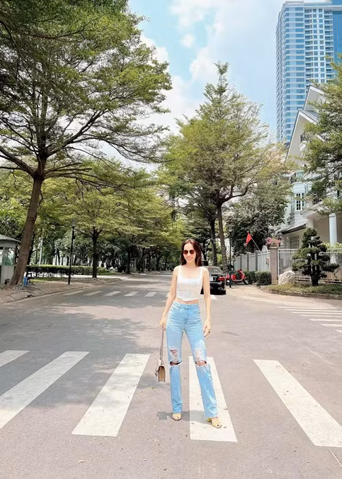 Thế nhưng, khi lập gia đình, Thanh Thảo lại tự tin cùng Hoàng Bách kinh doanh, làm vợ, làm mẹ.