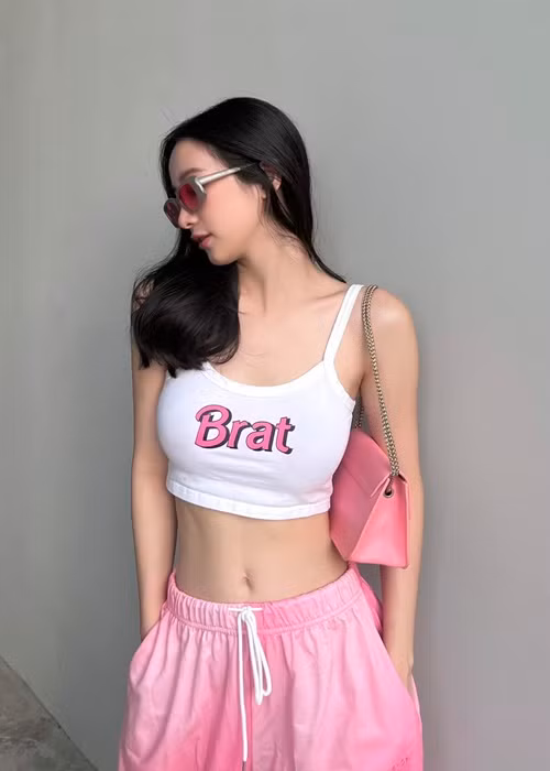 Phong cách thời trang của Jun Vũ được đánh giá trẻ trung, sành điệu. Ảnh: FBNV