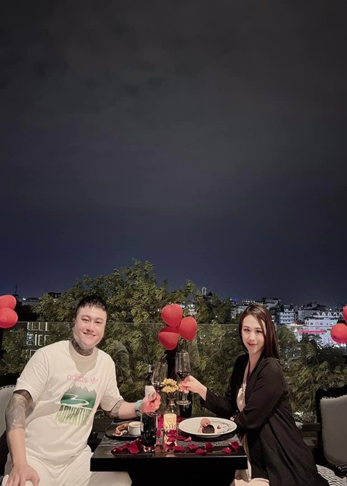 Vợ chồng Vũ Duy Khánh đã chụp ảnh cưới. Hôn lễ của cặp đôi sẽ diễn ra trong năm 2022.