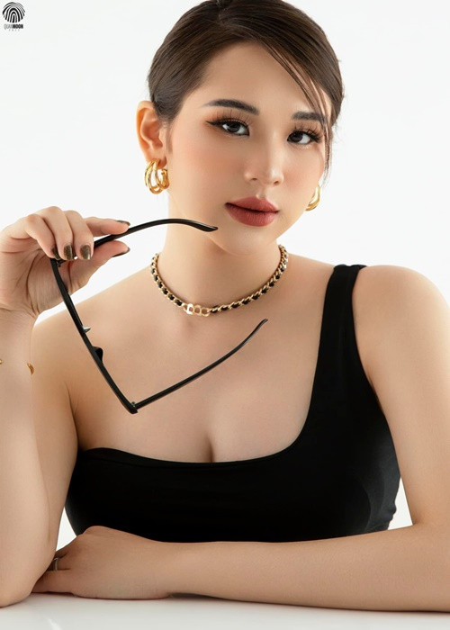 Bà xã của Vũ Duy Khánh lần đầu mang thai. Cô được khen đẹp mặn mà trong thời kỳ bầu bí.