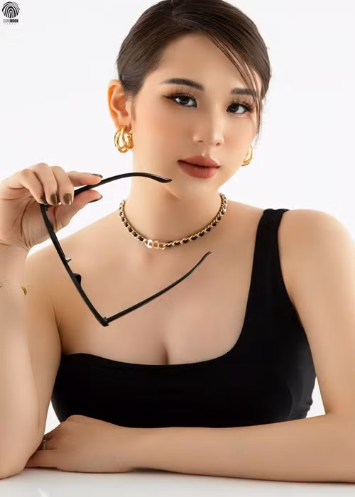 Bà xã của Vũ Duy Khánh lần đầu mang thai. Cô được khen đẹp mặn mà trong thời kỳ bầu bí.