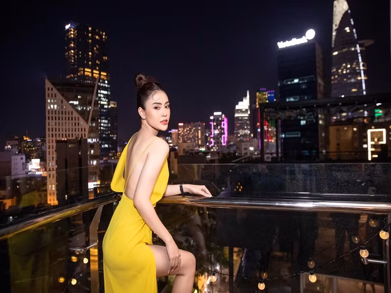 Theo Lý Kim Thảo, nhan sắc không phải là thứ trường tồn với thời gian, tri thức mới là điều mà mỗi người phụ nữ nên tích lũy. Chính vì vậy, cô không ngừng học hỏi để tự đứng vững trên đôi chân mình.