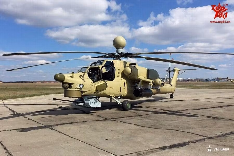 Mới đây, đài truyền hình Nga (VT2 Group) đã giới thiệu một vài hình ảnh hiếm chụp bên trong cảm biến, buồng lái trực thăng tấn công Mi-28N đang được Mil Moscow sản xuất cho theo đơn hàng của Không quân Nga.