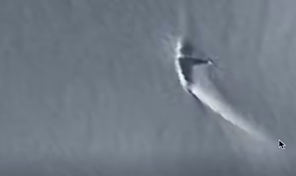 Mới đây, Youtuber UFO MrMBB333 đã phát hiện ra một địa điểm nghi là nơi xảy ra vụ tai nạn của một UFO ở Nam Cực khi có sự xuất hiện của vật thể có cánh.