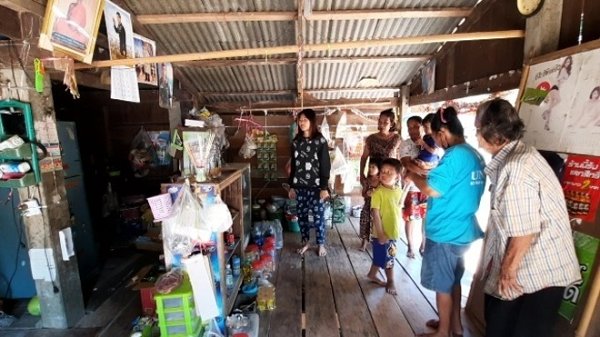 Bà Boon Ploengput, 92 tuổi, cho biết từ khi sinh ra đến nay, bà cũng chưa bao giờ nhìn thấy loài cá cichlid này. Vì vậy, bà cũng tin rằng hai con cá nhất định sẽ đem đến vận may.