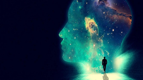 Theo một nghiên cứu trên tạp chí Brain Stimulation, Deja Reve xuất hiện khi một người có những giấc mơ lặp đi lặp lại hoặc có cảm giác đã trải qua giấc mơ trong thế giới thực tại. Tức là, trong một tình huống cụ thể nào đó, người ta như “tiên đoán” trước được sự việc một cách thần kỳ.