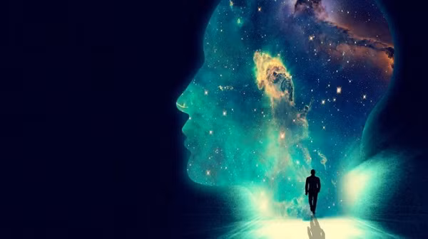 Theo một nghiên cứu trên tạp chí Brain Stimulation, Deja Reve xuất hiện khi một người có những giấc mơ lặp đi lặp lại hoặc có cảm giác đã trải qua giấc mơ trong thế giới thực tại. Tức là, trong một tình huống cụ thể nào đó, người ta như “tiên đoán” trước được sự việc một cách thần kỳ.