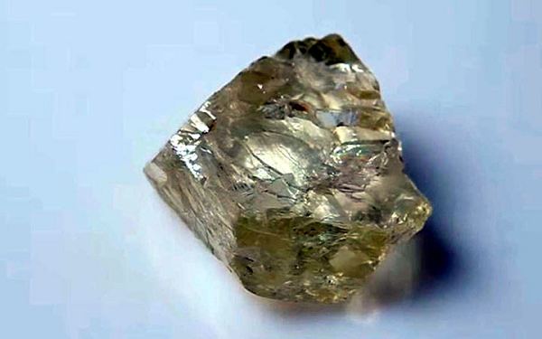 Vì có những đặc điểm như vậy nên quả cầu nhỏ này đáng giá cả một gia tài, giá trị thực sự không thể tưởng tượng nổi. Theo các chuyên gia thì đây là "báu vật vô giá" .