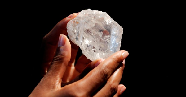 Ông Vương không thể tin rằng, chỉ một lần làm người tốt của mình đã được báo đáp cả một gia tài đồ sộ như vậy.