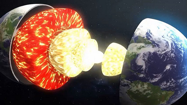 Ví dụ, trong nước ở trạng thái siêu ion, các nguyên tử oxy tạo thành mạng tinh thể như trong trạng thái rắn, trong khi các ion hydro chuyển động xung quanh giống như trong trạng thái lỏng.