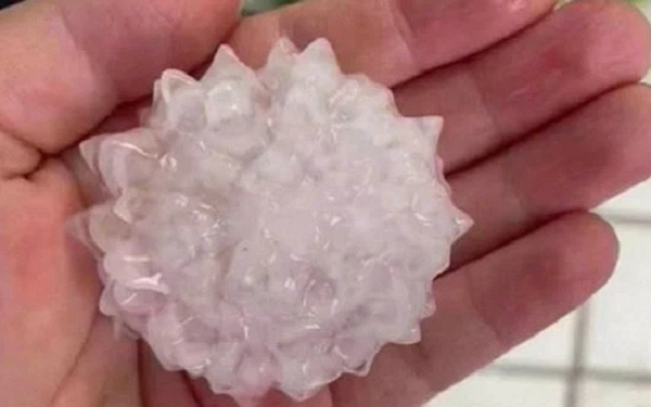 Tuy nhiên, theo nhà khí tượng học và Tư vấn viên của Tổ chức Khí tượng thế giới (WMO) Jose Miguel Vinassaid, hình dáng của những viên đá trời này là khá bình thường.