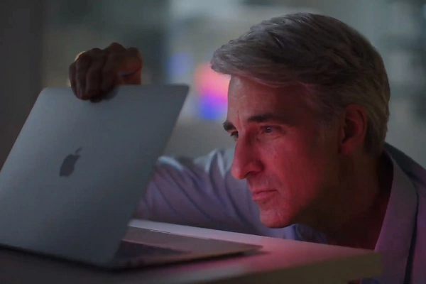 Bên cạnh đó, Ross Young cho biết mẫu MacBook mới này sẽ được trang bị cạnh viền siêu mỏng, khung nhôm chắc chắn.