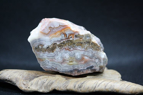 Các nhà khoa học khẳng định rằng có tới trăm loại mã não khó lòng có thể kể hết các tên gọi của chúng. Tất nhiên trong đó sẽ có những viên mã não độc nhất vô nhị do sở hữu lớn vân khác biệt.