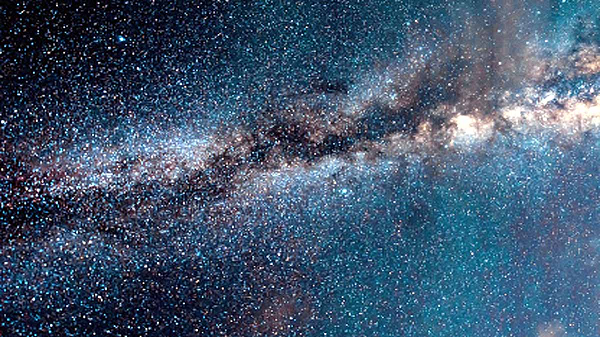 Thiên hà quái vật này mạnh mẽ đến nỗi, nguồn vô tuyến của thiên hà này vươn tới tận SDSS J081421.68+522410.0 - một thiên hà hình elip cách chúng ta 3 tỉ năm ánh sáng, thuộc chòm sao Lynx.