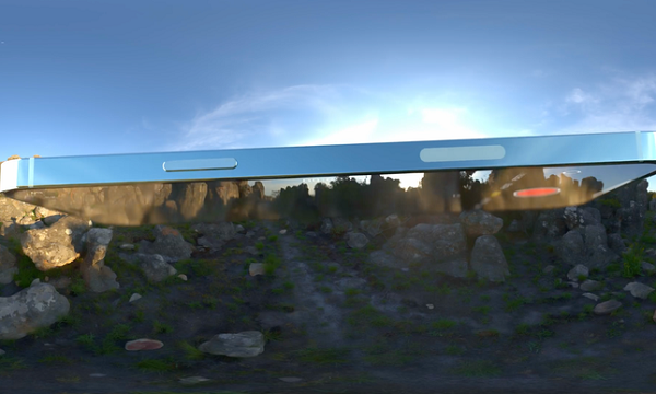 Ngoài ra, phần loa thoại của iPhone 14 Pro được đặt ở ngay cạnh viền màn hình bên trên trông rất gọn và đẹp mắt.