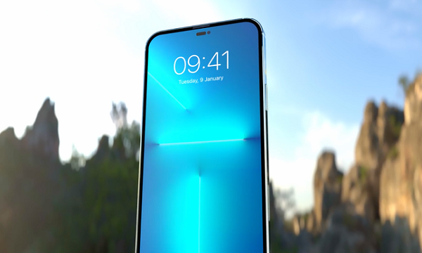 Ở mặt trước, người xem có thể thấy iPhone 14 Pro màu xanh mint sở hữu màn hình đục lỗ hình chữ "i" cùng các viền màn hình xung quanh tương đối mỏng.