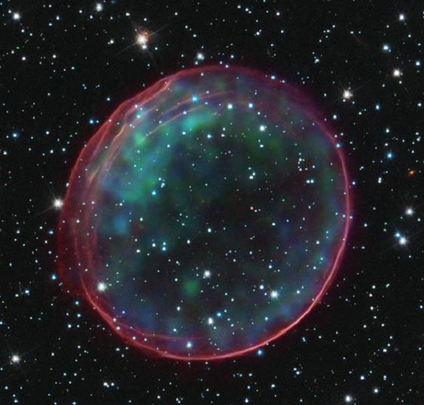 Cuối giai đoạn này, nửa bên ngoài của sao kềnh đỏ sẽ bị đẩy ra không gian tạo thành tinh vân, để lại đằng sau một lõi trơ chứa chủ yếu là cacbon và oxy, đó chính là sao lùn trắng.