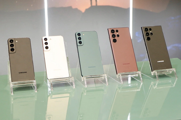 Samsung Galaxy S22 Ultra được đánh giá là chiếc máy cao cấp nhất của Samsung trong sự kiện Galaxy Unpacked 2022. Với sự trở lại ngoạn mục của S Pen được tích hợp trên máy, tính năng chụp ảnh và quay phim nightography “mắt thần bóng đêm”, và thời lượng pin kéo dài hơn một ngày, Galaxy S22 Ultra là thiết bị di động mạnh mẽ nhất mà Samsung từng tạo ra.