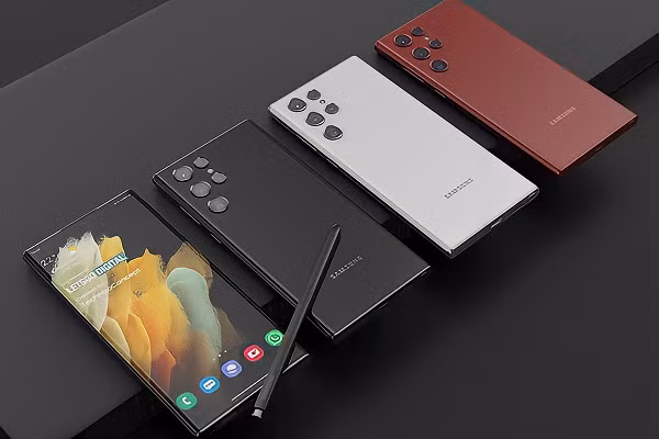 Ngoài ra, vật liệu sản xuất ra dòng Galaxy S22 còn chứa 20% nhựa tái chế từ lưới đánh cá bị vứt đi; vỏ hộp sử dụng 100% giấy tái chế và film bảo vệ cũng làm từ nhựa tái chế. Đây là một phần trong nỗ lực cam kết của Samsung trong việc giảm thiểu rác thải điện tử, nằm trong chương trình Galaxy for the Planet.