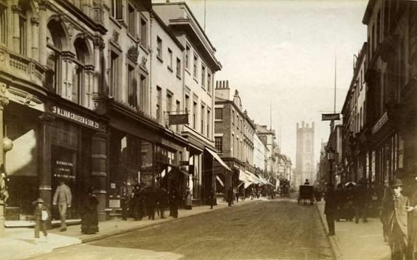 Tuy nhiên tên trộm nhìn thấy những chiếc xe hơi kiểu cổ và mọi người ăn mặc rất kỳ lạ. Hắn ta nhìn vào một tờ báo và thấy nó ghi năm 1967. Hắn ta vội vàng chạy đến con phố Ranelagh và phát hiện bản thân đã may mắn quay trở về năm 2006, mặc dù hắn vẫn có thể nhìn vào quá khứ khi nhìn xuống cuối con phố.