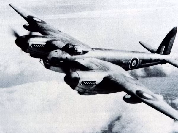 Tất cả những điều này vẫn là một bí ẩn cho tới vài năm sau đó, khi Lực lượng Không quân bắt đầu sơn máy bay màu vàng, nhập về các kiểu máy bay ông Goddard từng nhìn thấy, và các thợ cơ khí bắt đầu chuyển sang mặc trang phục màu xanh lam.