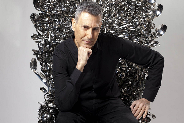 Uri nhấn mạnh rằng, người ngoài hành tinh đang nhắm mục tiêu vào vũ khí hạt nhân trên Trái đất và yêu cầu vấn đề này phải được điều tra.