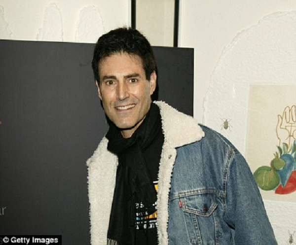 Nhà ngoại cảm cũng khiến nhiều người theo dõi trên Twitter choáng váng với những tuyên bố của mình. Mới đây, Uri Geller chia sẻ một dòng Twitter với nội dung về những vị khách từ ngoài không gian.