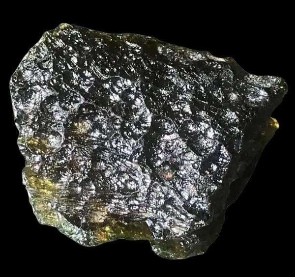 Vị chuyên gia này cũng tiết lộ, khối thiên thạch thủy tinh này có giá trị ít nhất là 100.000 NDT (hơn 350 triệu VND). Sau khi nghe xong, người đàn ông đã vô cùng vui mừng vì không ngờ bản thân lại may mắn đến vậy.